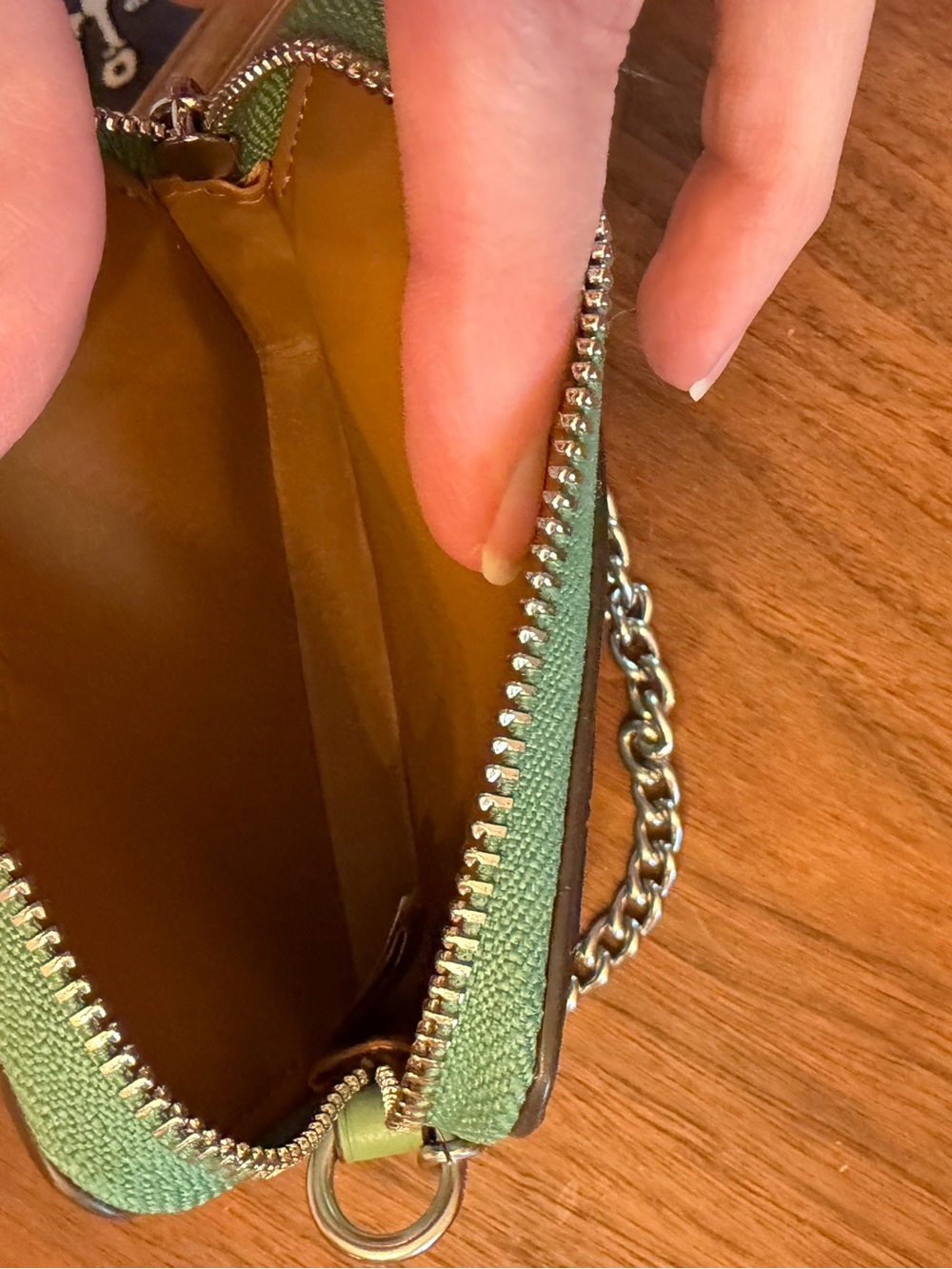 Coach Light Green Pebble Leather Card Case with Silver Chain - Picture 3 of 6